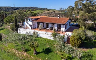 Rural villa with pool and 23 Hectar of rustic land in Barão de S. João – Open to offers